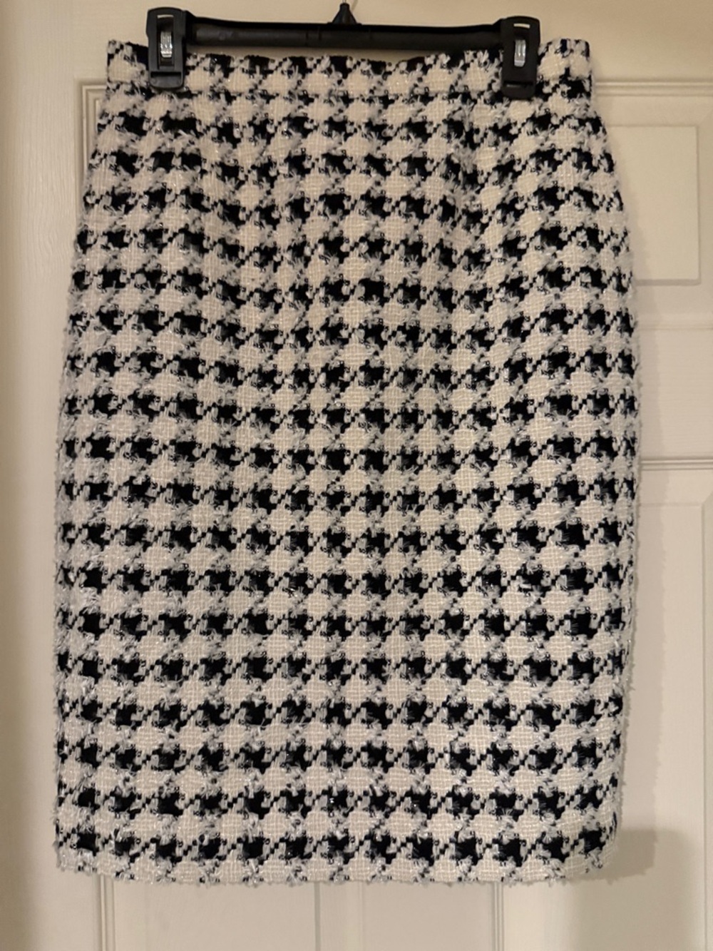 Escada Black and White Houndstooth Tweed Pencil Skirt quite luxury Rich academia